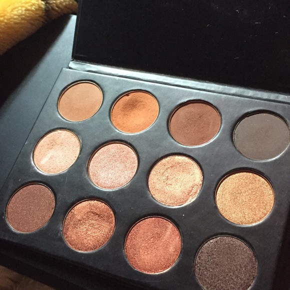 Makeup shack back to basics eyeshadow palette! - Picture 3 of 3